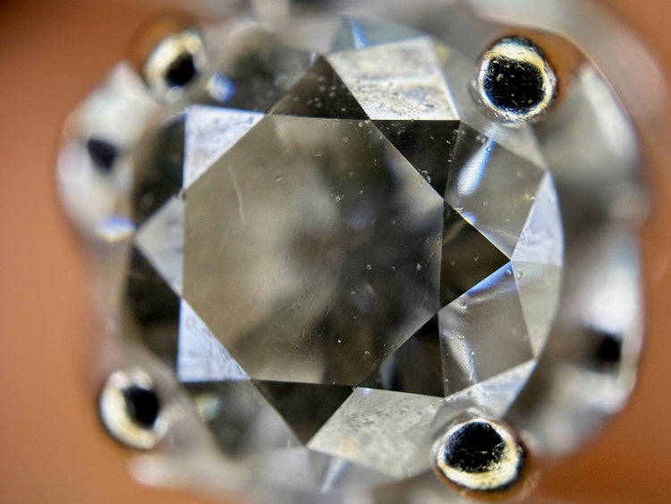 Use a 200X microscope to observe the diamond