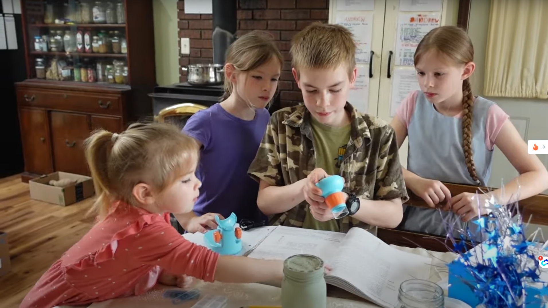 Load video: This video shows the APEXEL MS201 Woodpecker digital microscope for children to learn and explore the microscopic world